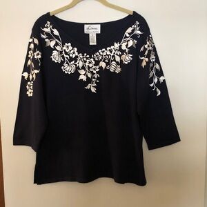 Linea by Louis Dell’Olio Embroidered
V-Neck Pullover Sweater  Medium – EC